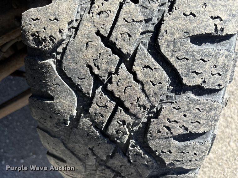 image for item FI0865 2008 Chevrolet Silverado 2500HD flatbed pickup truck