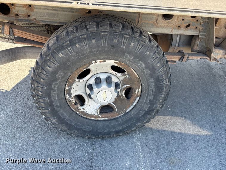 image for item FI0865 2008 Chevrolet Silverado 2500HD flatbed pickup truck