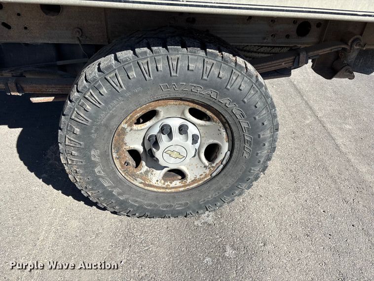 image for item FI0865 2008 Chevrolet Silverado 2500HD flatbed pickup truck