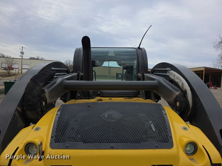 image for item FI0891 2013 New Holland L230 skid steer loader