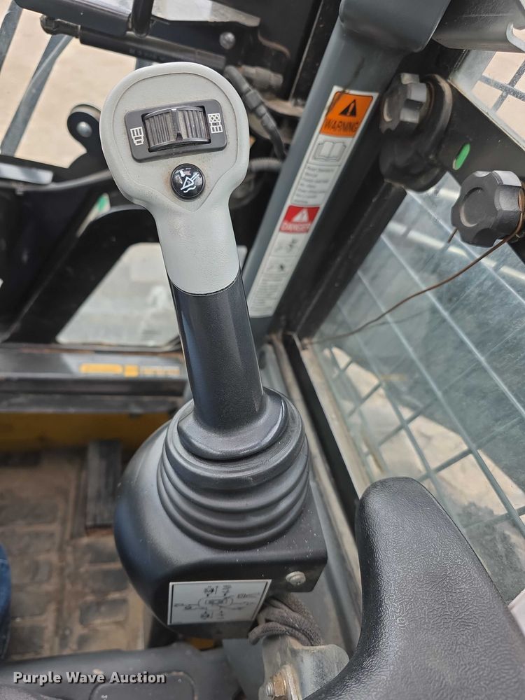 image for item FI0891 2013 New Holland L230 skid steer loader