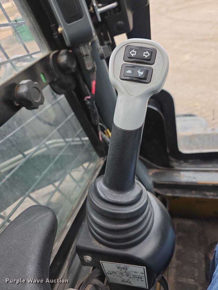 image for item FI0891 2013 New Holland L230 skid steer loader