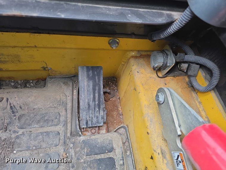 image for item FI0891 2013 New Holland L230 skid steer loader