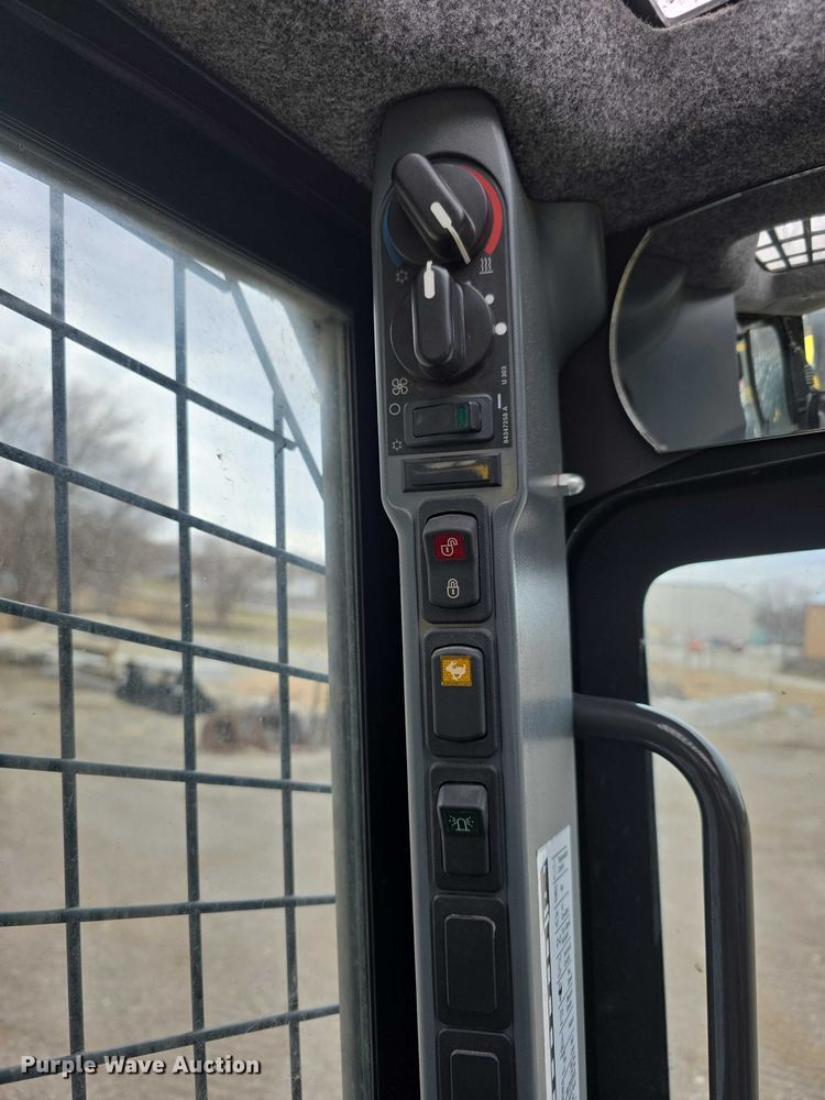 image for item FI0891 2013 New Holland L230 skid steer loader