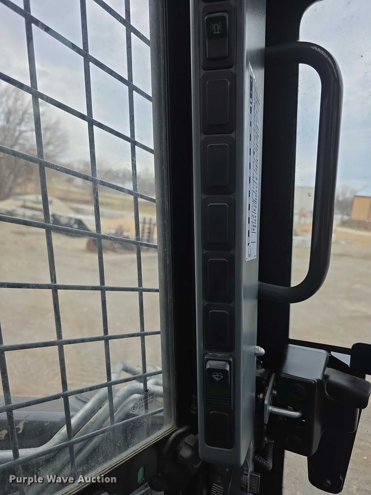 image for item FI0891 2013 New Holland L230 skid steer loader