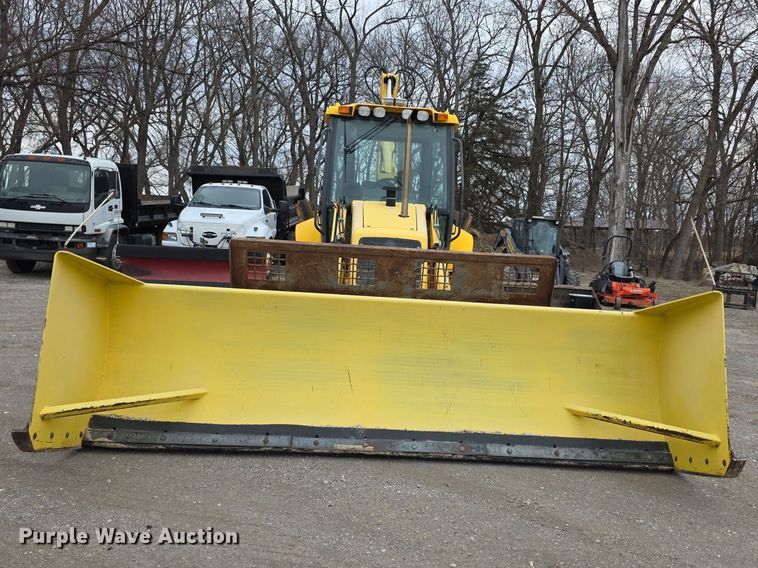image for item FI0892 2005 New Holland LB90B backhoe