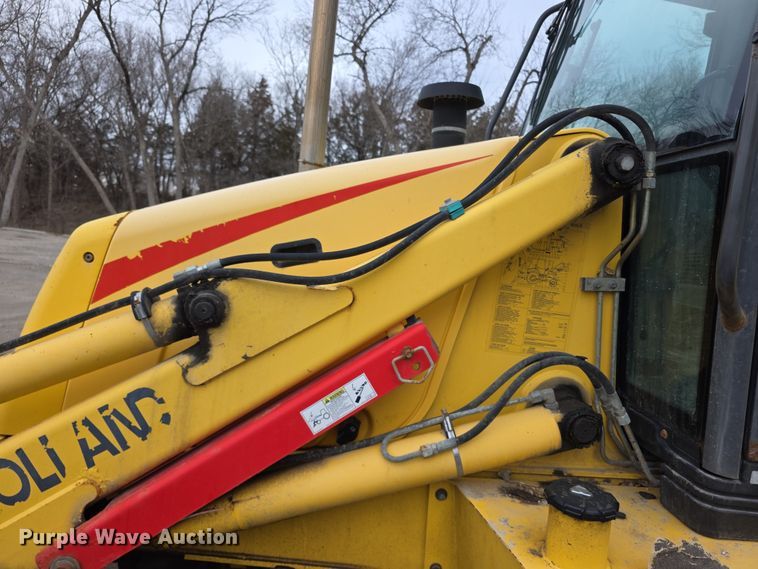 image for item FI0892 2005 New Holland LB90B backhoe