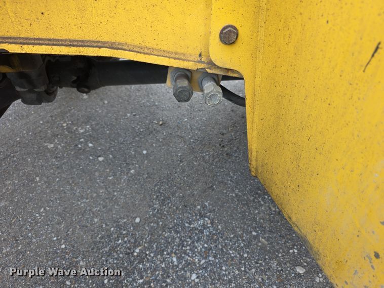 image for item FI0892 2005 New Holland LB90B backhoe