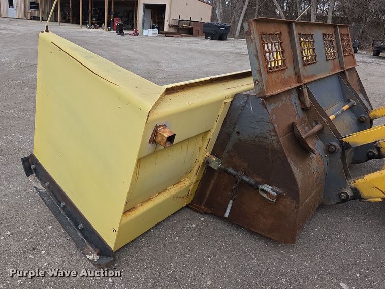 image for item FI0892 2005 New Holland LB90B backhoe