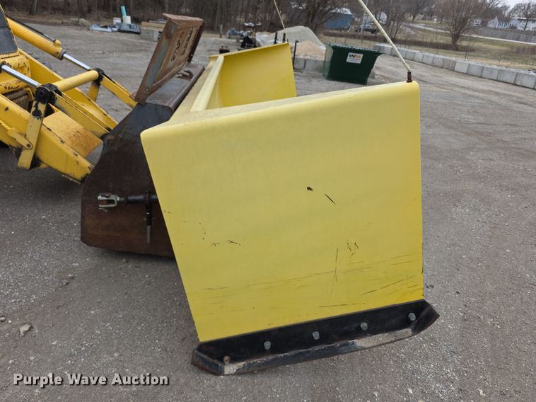 image for item FI0892 2005 New Holland LB90B backhoe