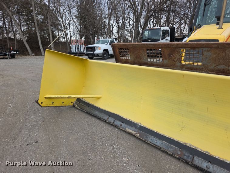 image for item FI0892 2005 New Holland LB90B backhoe