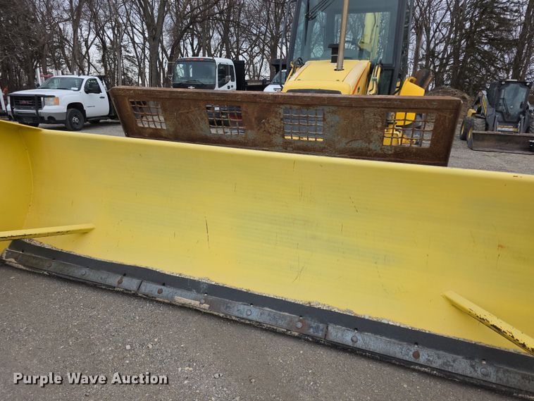 image for item FI0892 2005 New Holland LB90B backhoe