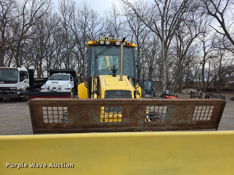 image for item FI0892 2005 New Holland LB90B backhoe