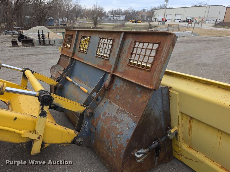 image for item FI0892 2005 New Holland LB90B backhoe