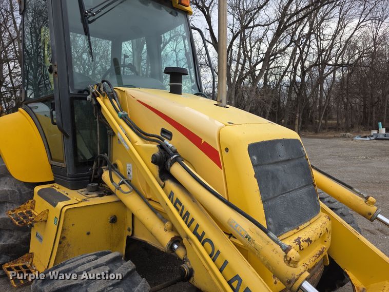 image for item FI0892 2005 New Holland LB90B backhoe