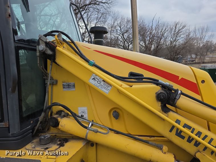 image for item FI0892 2005 New Holland LB90B backhoe