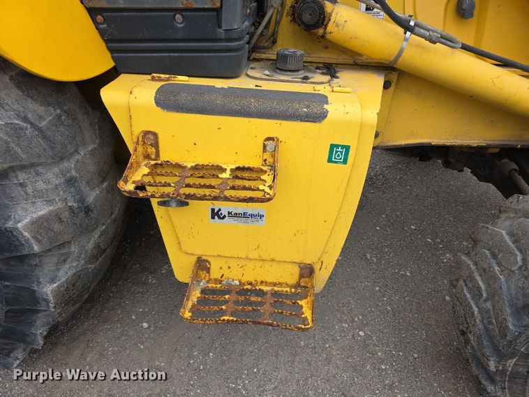 image for item FI0892 2005 New Holland LB90B backhoe