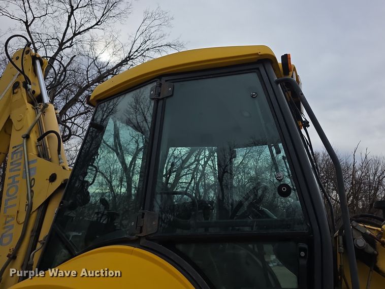 image for item FI0892 2005 New Holland LB90B backhoe