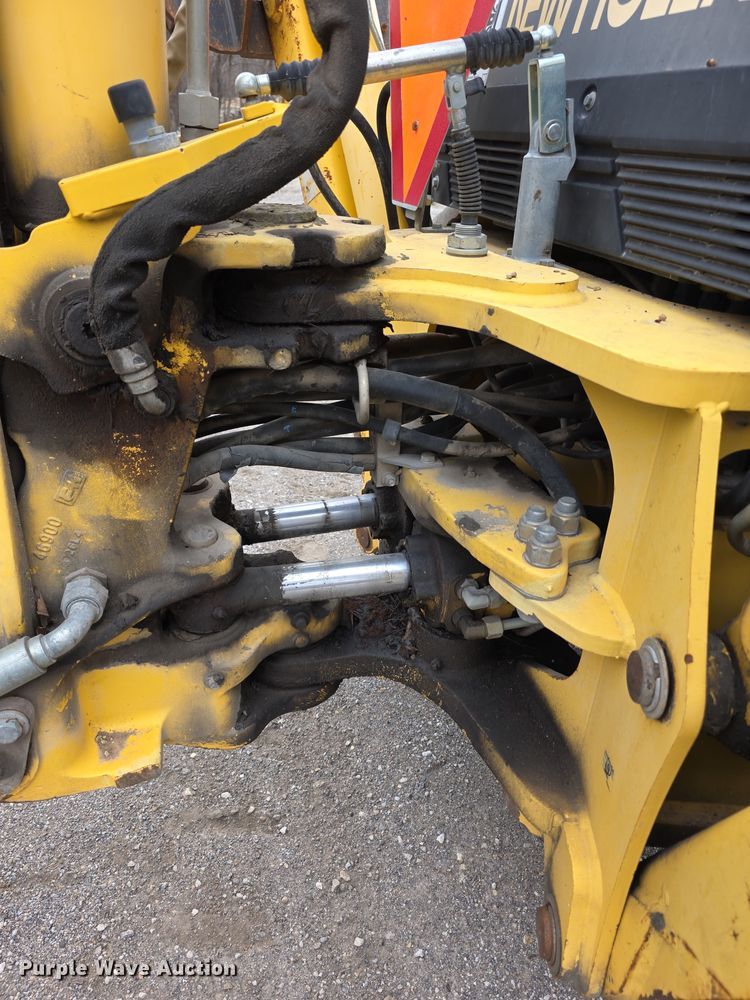 image for item FI0892 2005 New Holland LB90B backhoe