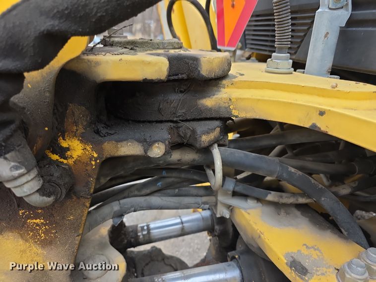 image for item FI0892 2005 New Holland LB90B backhoe