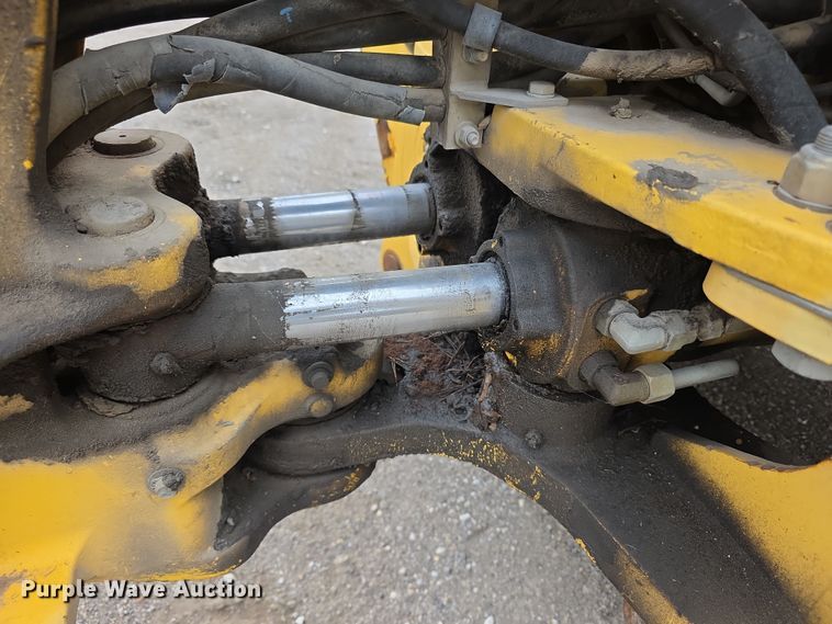 image for item FI0892 2005 New Holland LB90B backhoe