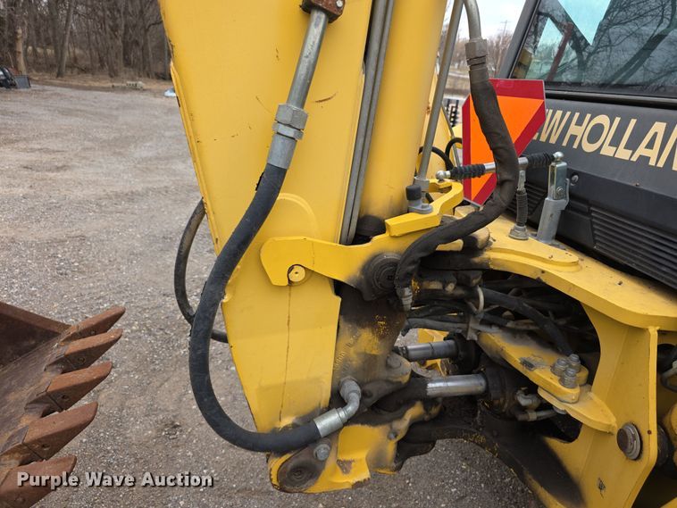 image for item FI0892 2005 New Holland LB90B backhoe