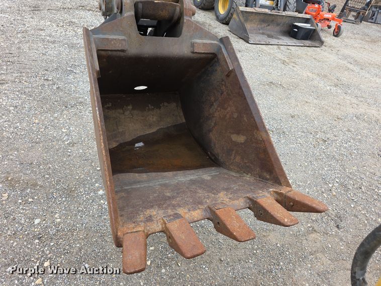 image for item FI0892 2005 New Holland LB90B backhoe