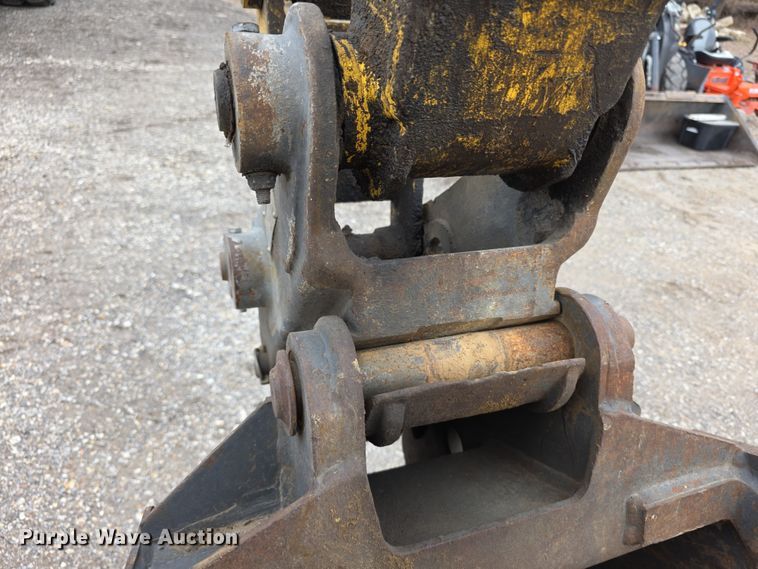 image for item FI0892 2005 New Holland LB90B backhoe