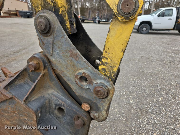 image for item FI0892 2005 New Holland LB90B backhoe