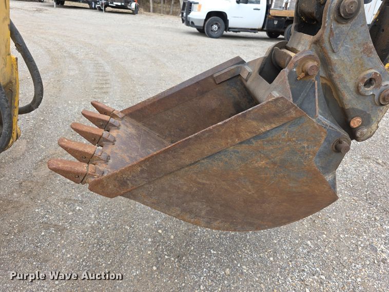 image for item FI0892 2005 New Holland LB90B backhoe