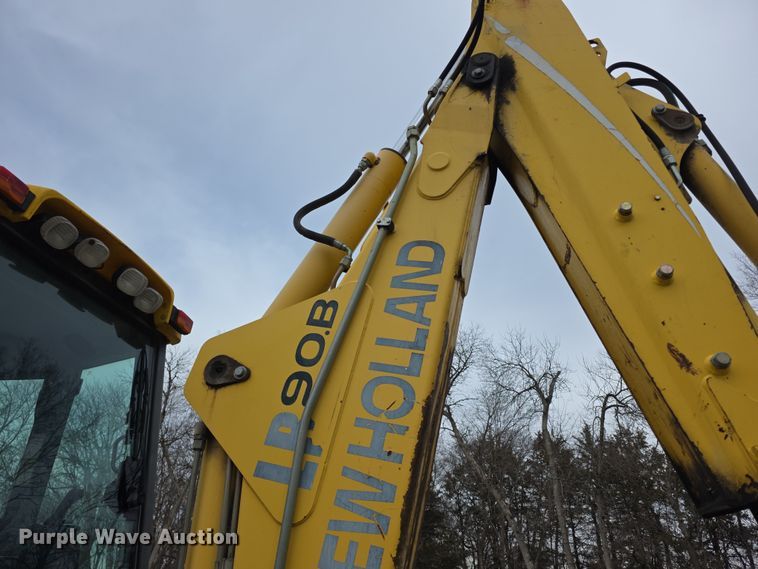 image for item FI0892 2005 New Holland LB90B backhoe