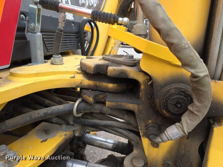 image for item FI0892 2005 New Holland LB90B backhoe