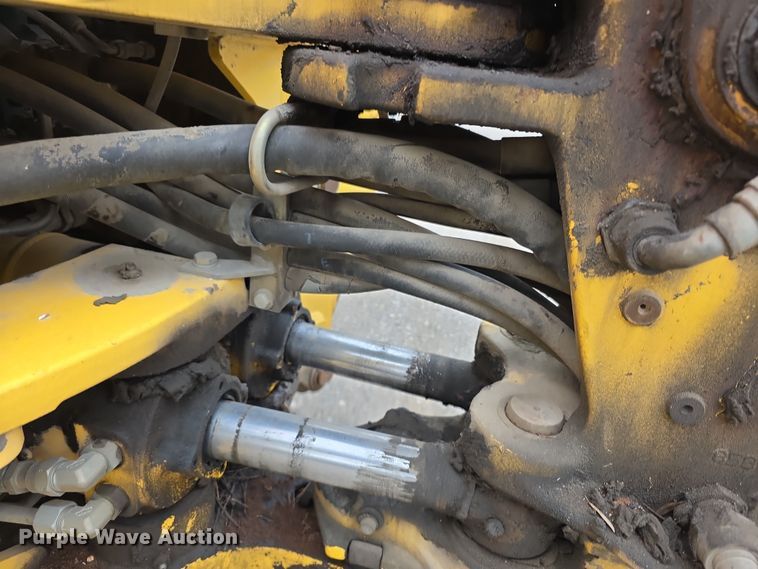 image for item FI0892 2005 New Holland LB90B backhoe