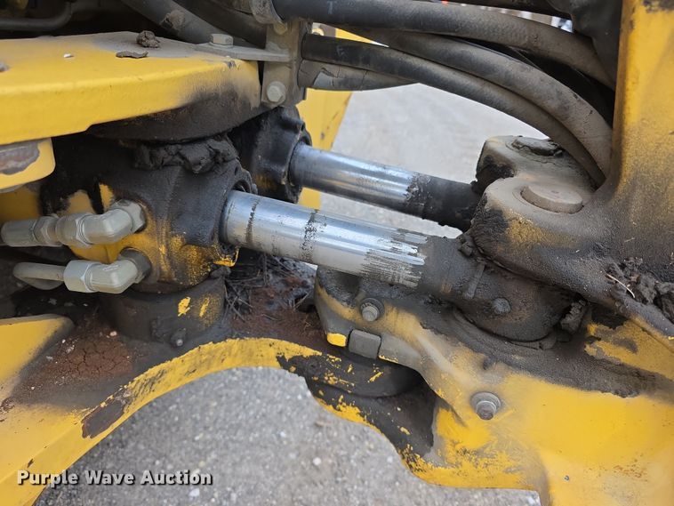 image for item FI0892 2005 New Holland LB90B backhoe