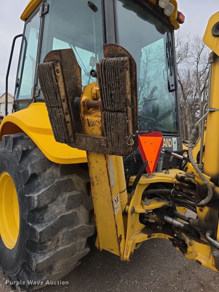 image for item FI0892 2005 New Holland LB90B backhoe
