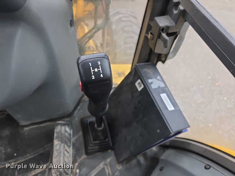 image for item FI0892 2005 New Holland LB90B backhoe