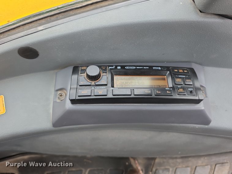 image for item FI0892 2005 New Holland LB90B backhoe