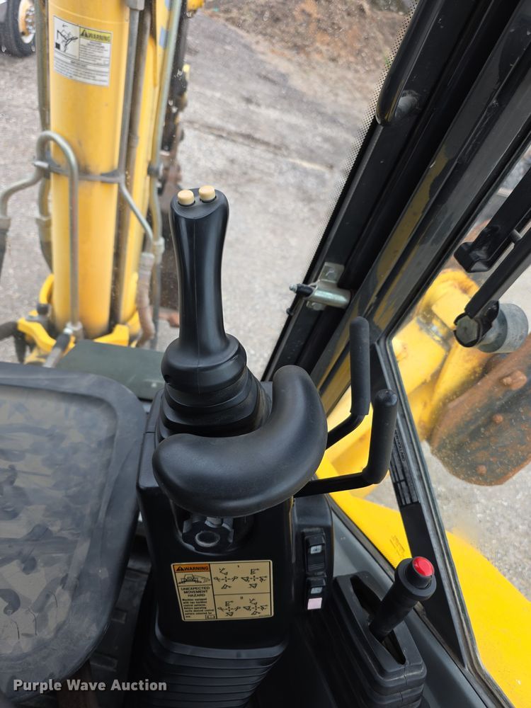 image for item FI0892 2005 New Holland LB90B backhoe