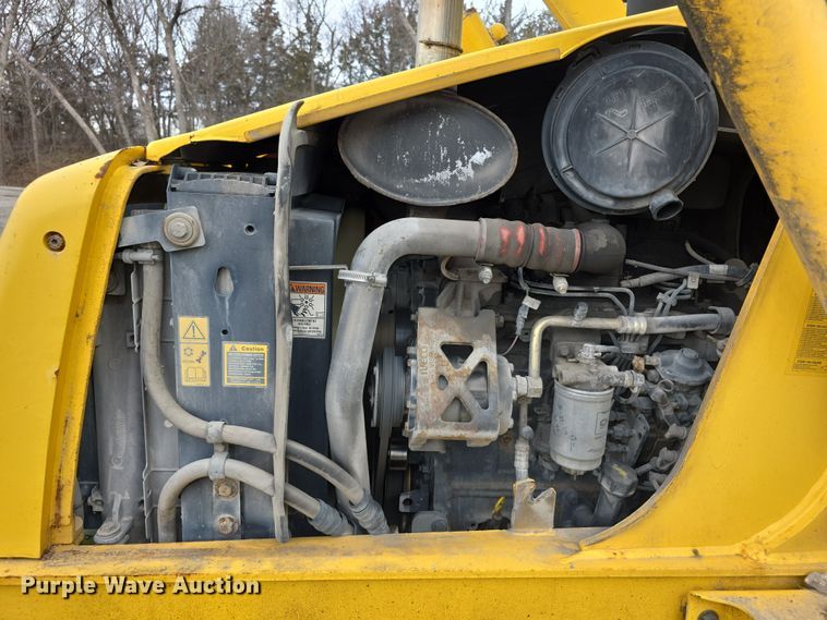 image for item FI0892 2005 New Holland LB90B backhoe