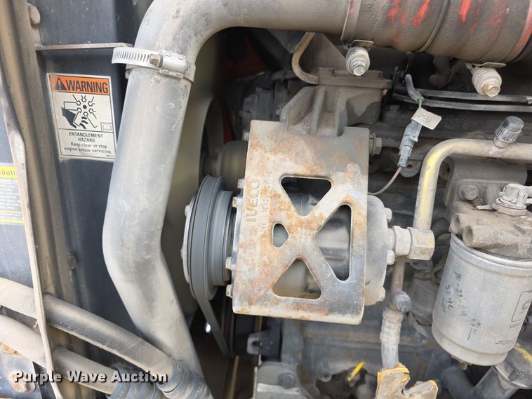 image for item FI0892 2005 New Holland LB90B backhoe