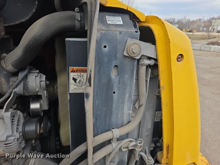 image for item FI0892 2005 New Holland LB90B backhoe