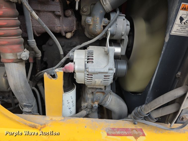 image for item FI0892 2005 New Holland LB90B backhoe