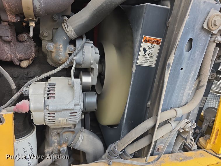 image for item FI0892 2005 New Holland LB90B backhoe