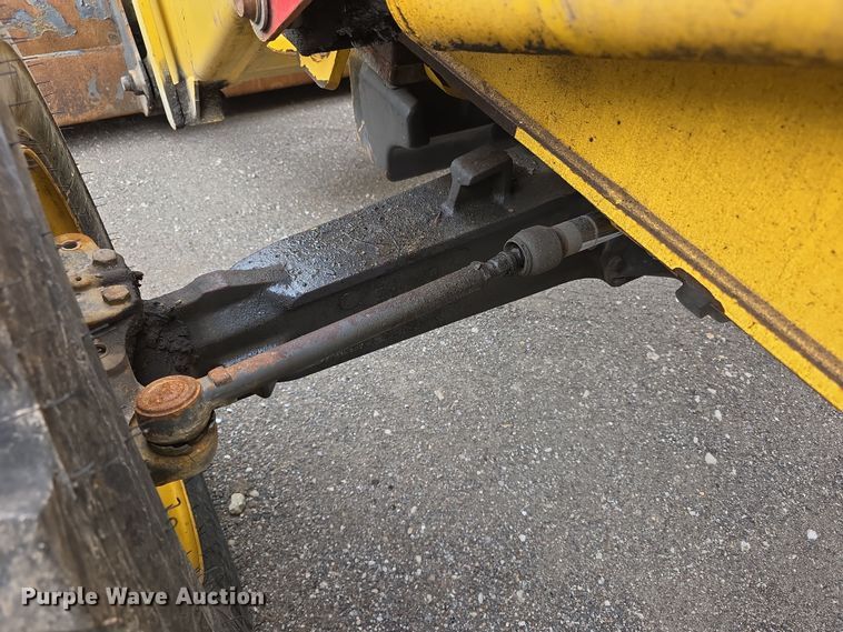 image for item FI0892 2005 New Holland LB90B backhoe