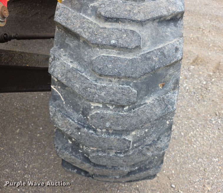 image for item FI0892 2005 New Holland LB90B backhoe