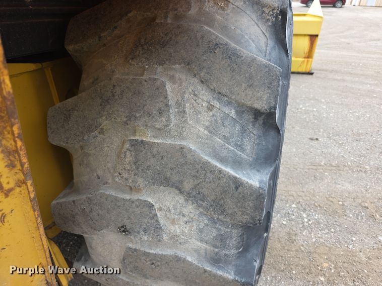 image for item FI0892 2005 New Holland LB90B backhoe