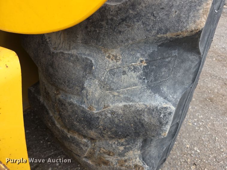 image for item FI0892 2005 New Holland LB90B backhoe