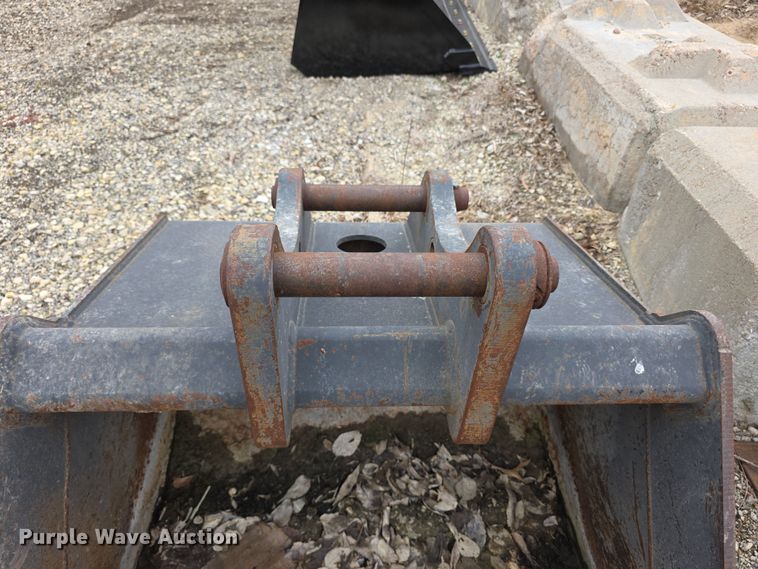 image for item FI0892 2005 New Holland LB90B backhoe