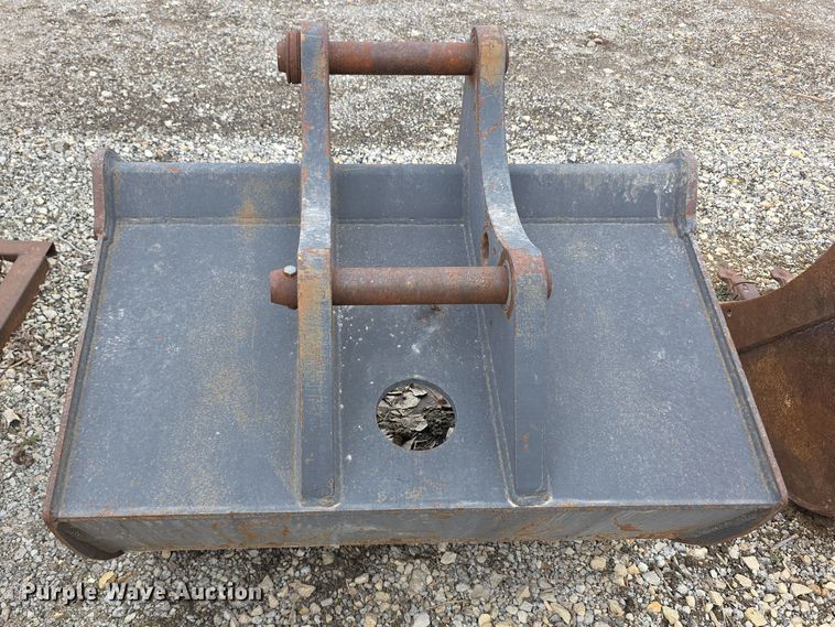 image for item FI0892 2005 New Holland LB90B backhoe