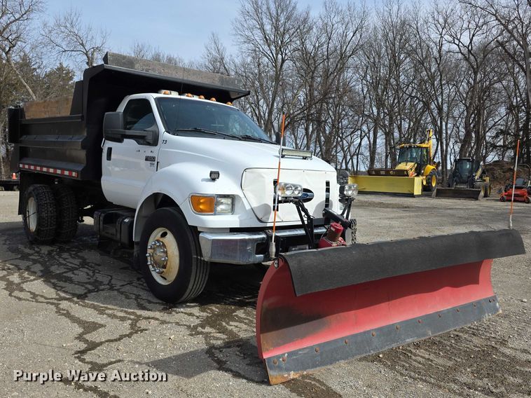 image for item FI0893 2003 Ford F650 Super Duty dump truck
